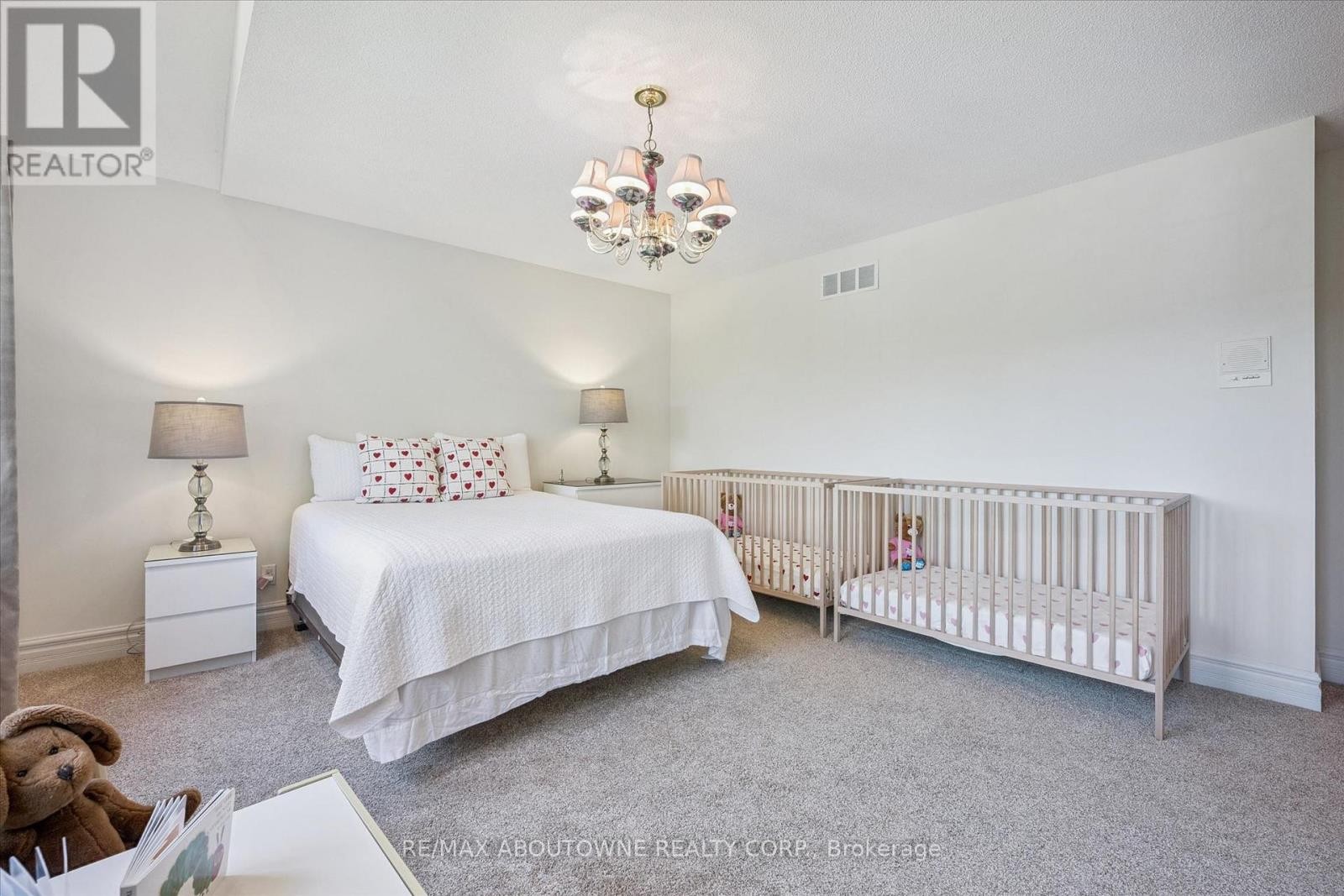 












6 FOURSEASONS DRIVE

,
Hamilton (Winona),




Ontario
L8E5Y5

