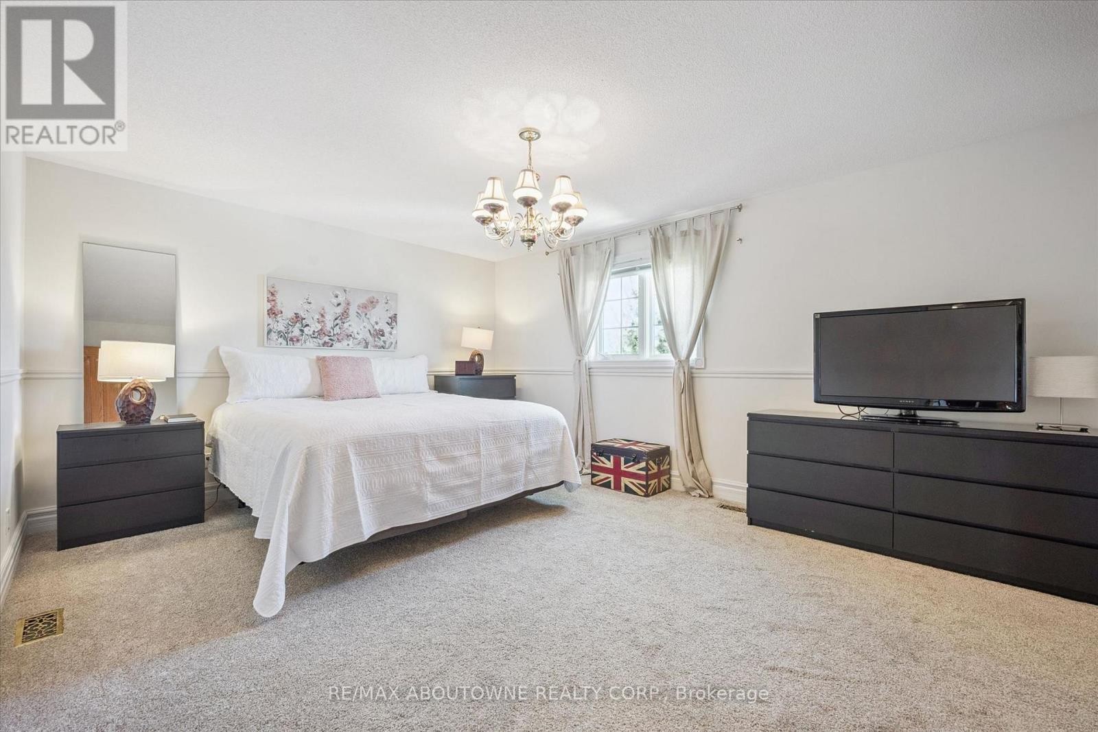 












6 FOURSEASONS DRIVE

,
Hamilton (Winona),




Ontario
L8E5Y5


