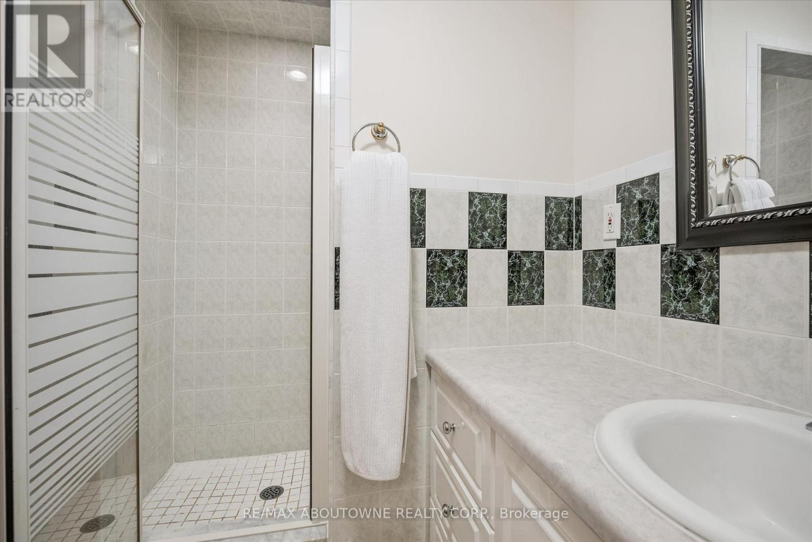 












6 FOURSEASONS DRIVE

,
Hamilton (Winona),




Ontario
L8E5Y5

