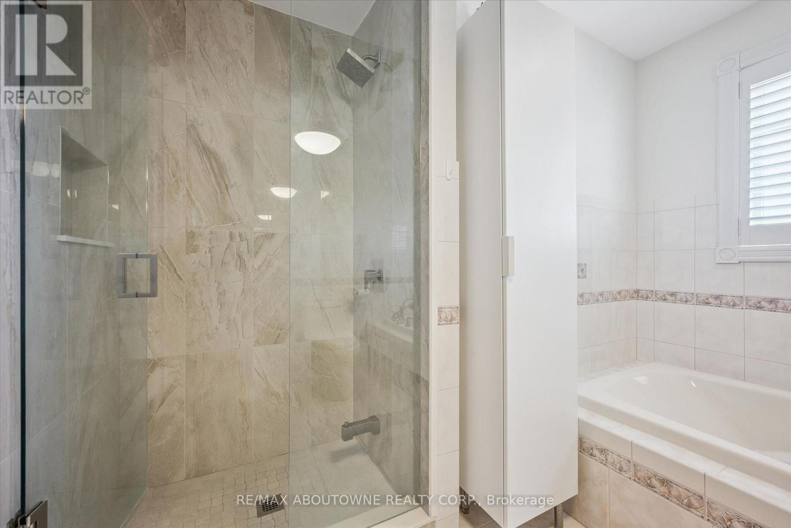 












6 FOURSEASONS DRIVE

,
Hamilton (Winona),




Ontario
L8E5Y5

