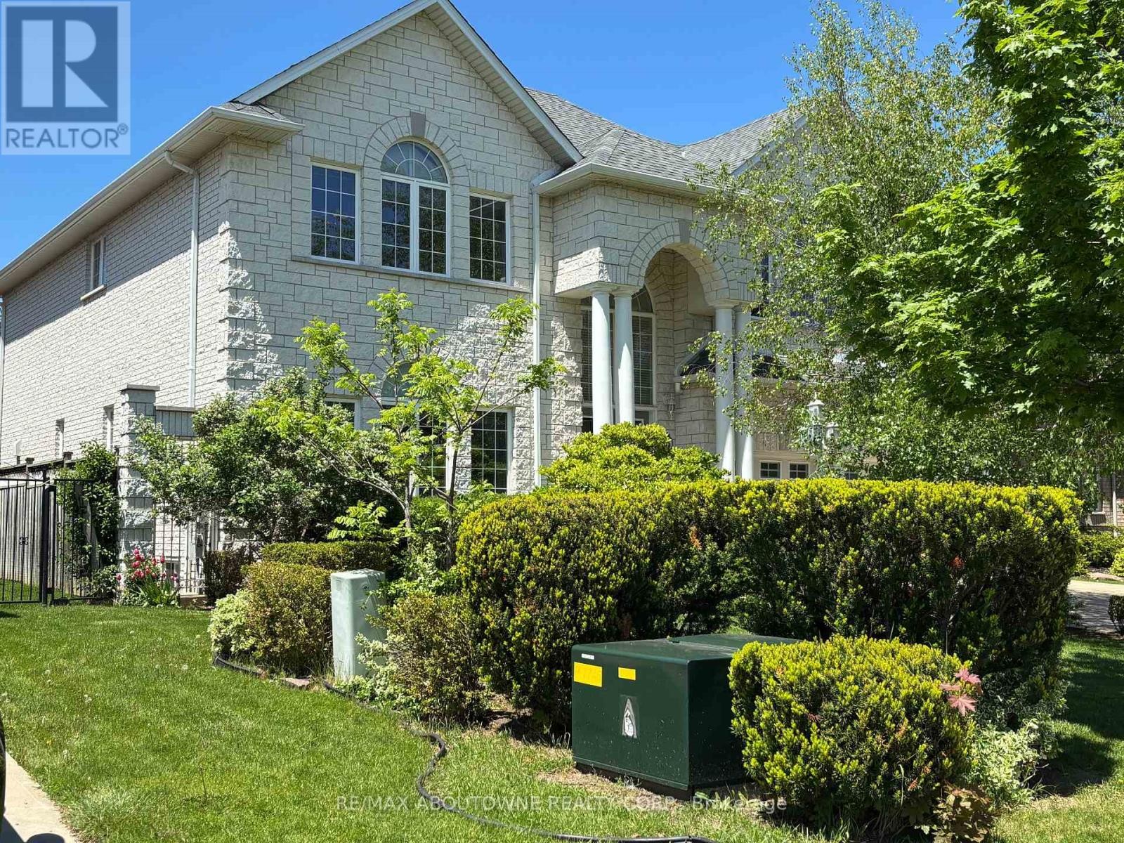 












6 FOURSEASONS DRIVE

,
Hamilton (Winona),




Ontario
L8E5Y5

