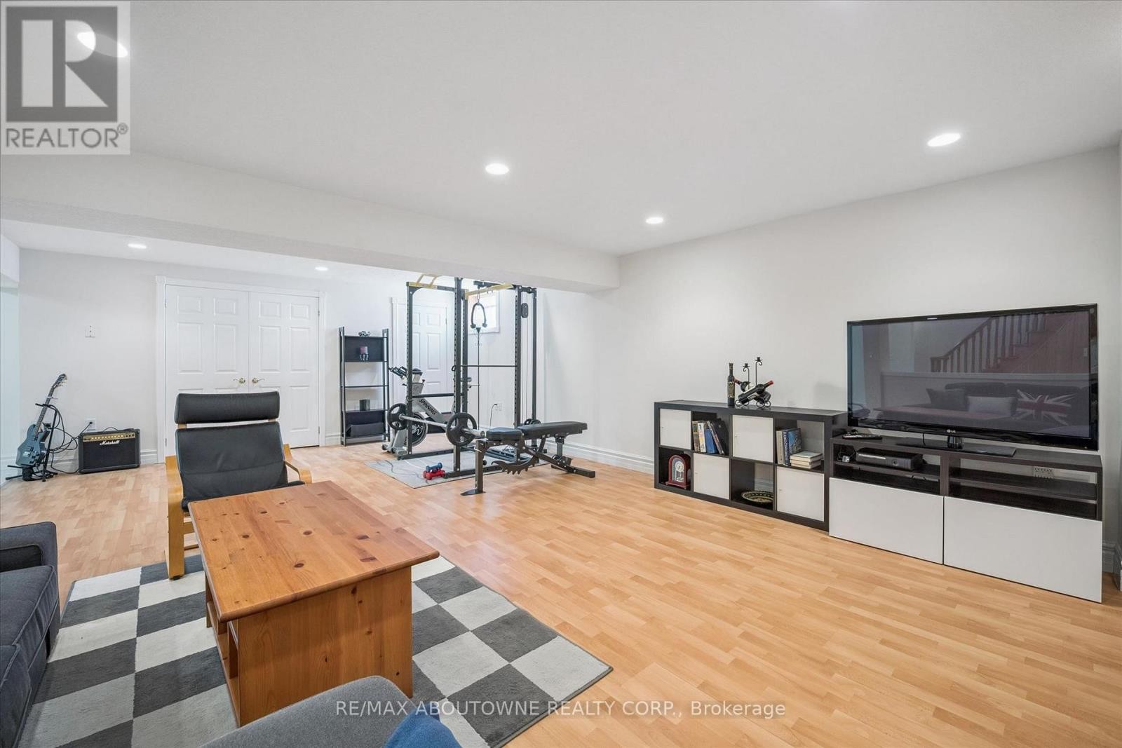 












6 FOURSEASONS DRIVE

,
Hamilton (Winona),




Ontario
L8E5Y5

