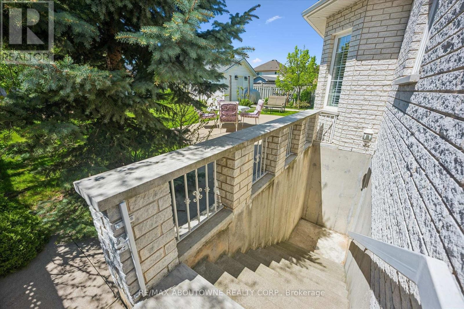 












6 FOURSEASONS DRIVE

,
Hamilton (Winona),




Ontario
L8E5Y5


