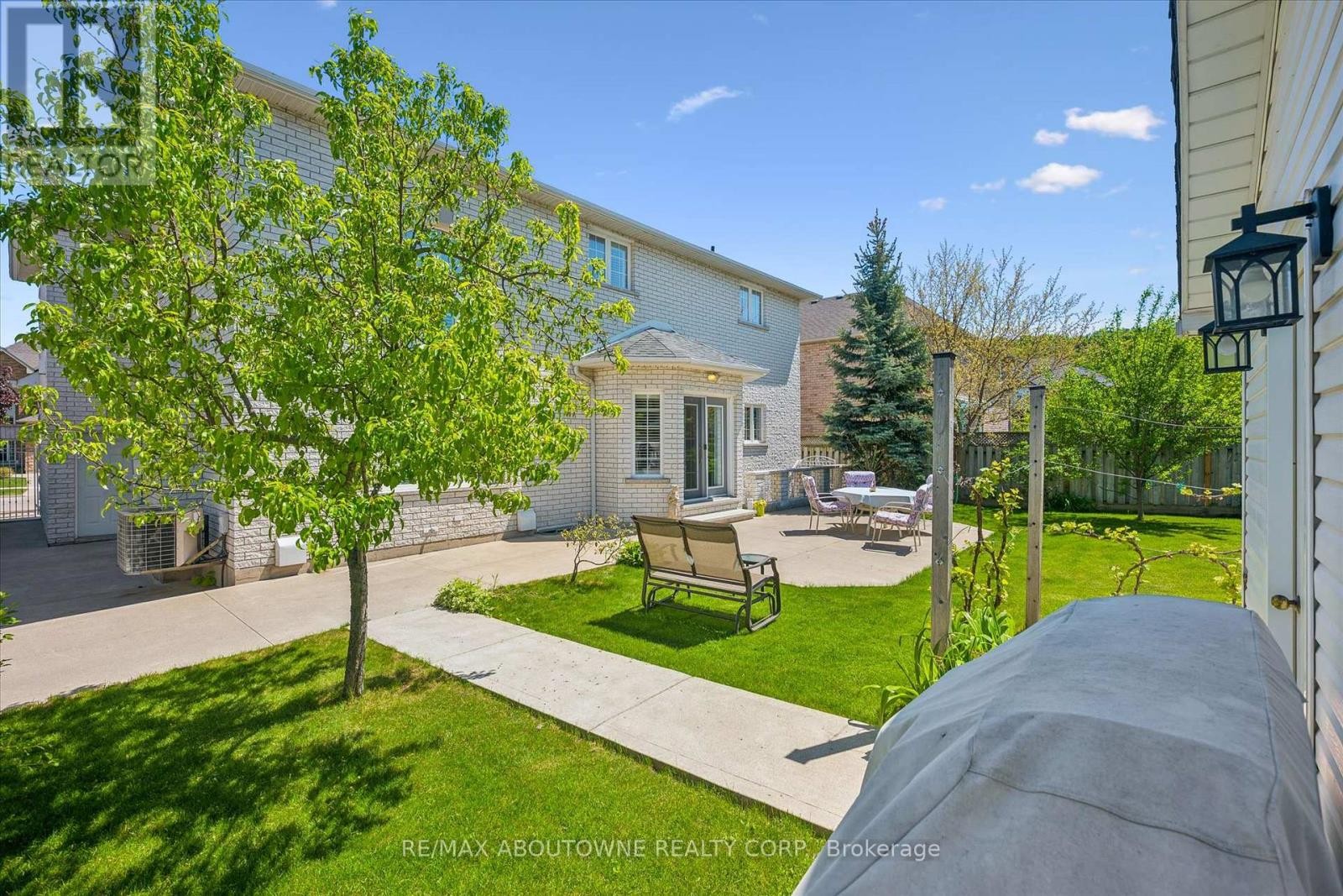 












6 FOURSEASONS DRIVE

,
Hamilton (Winona),




Ontario
L8E5Y5


