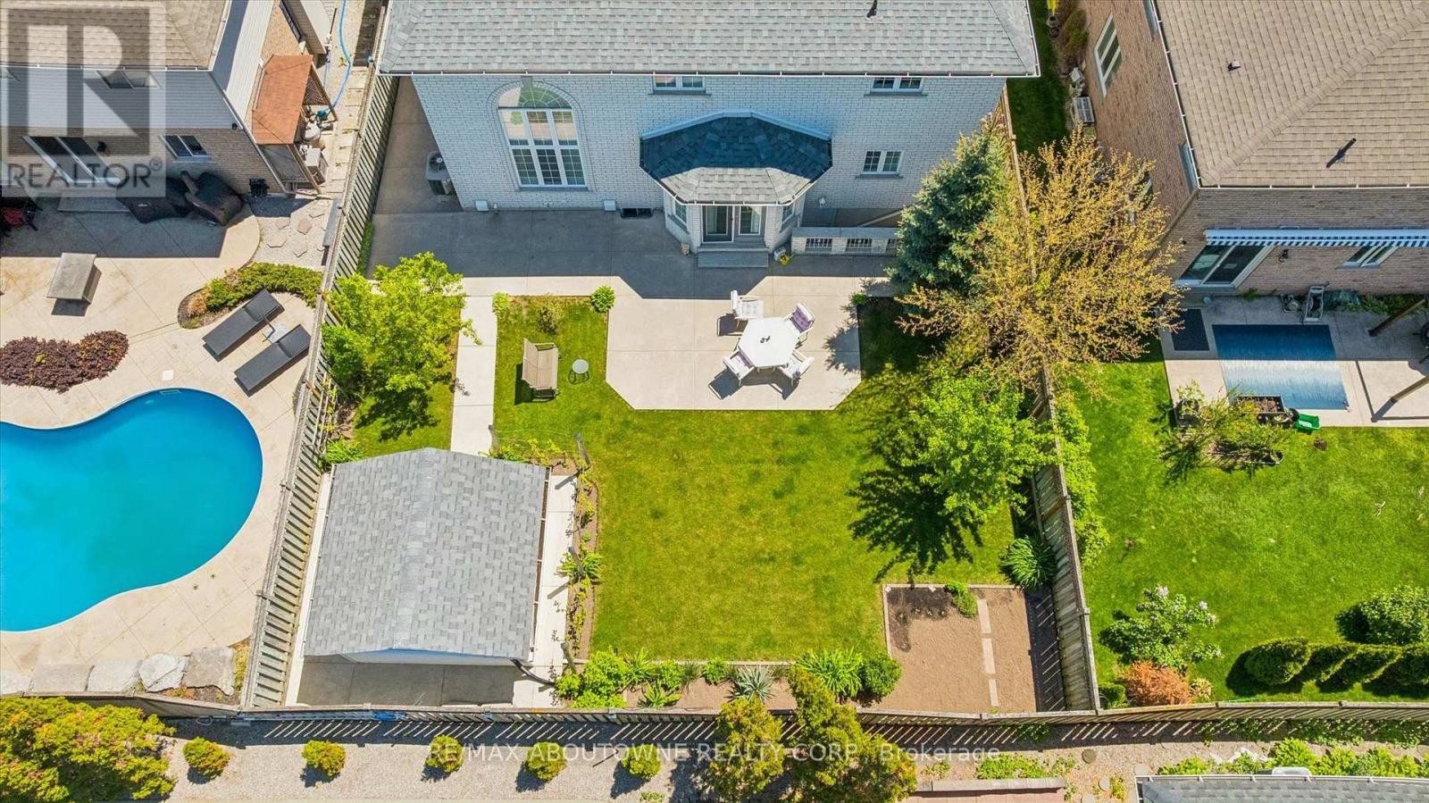 












6 FOURSEASONS DRIVE

,
Hamilton (Winona),




Ontario
L8E5Y5


