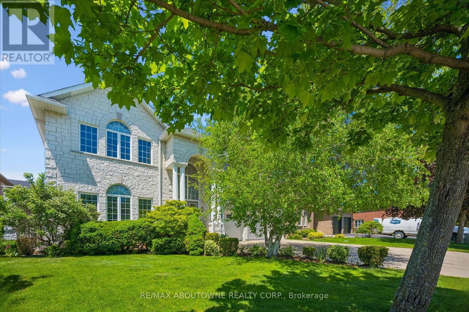 












6 FOURSEASONS DRIVE

,
Hamilton (Winona),




Ontario
L8E5Y5

