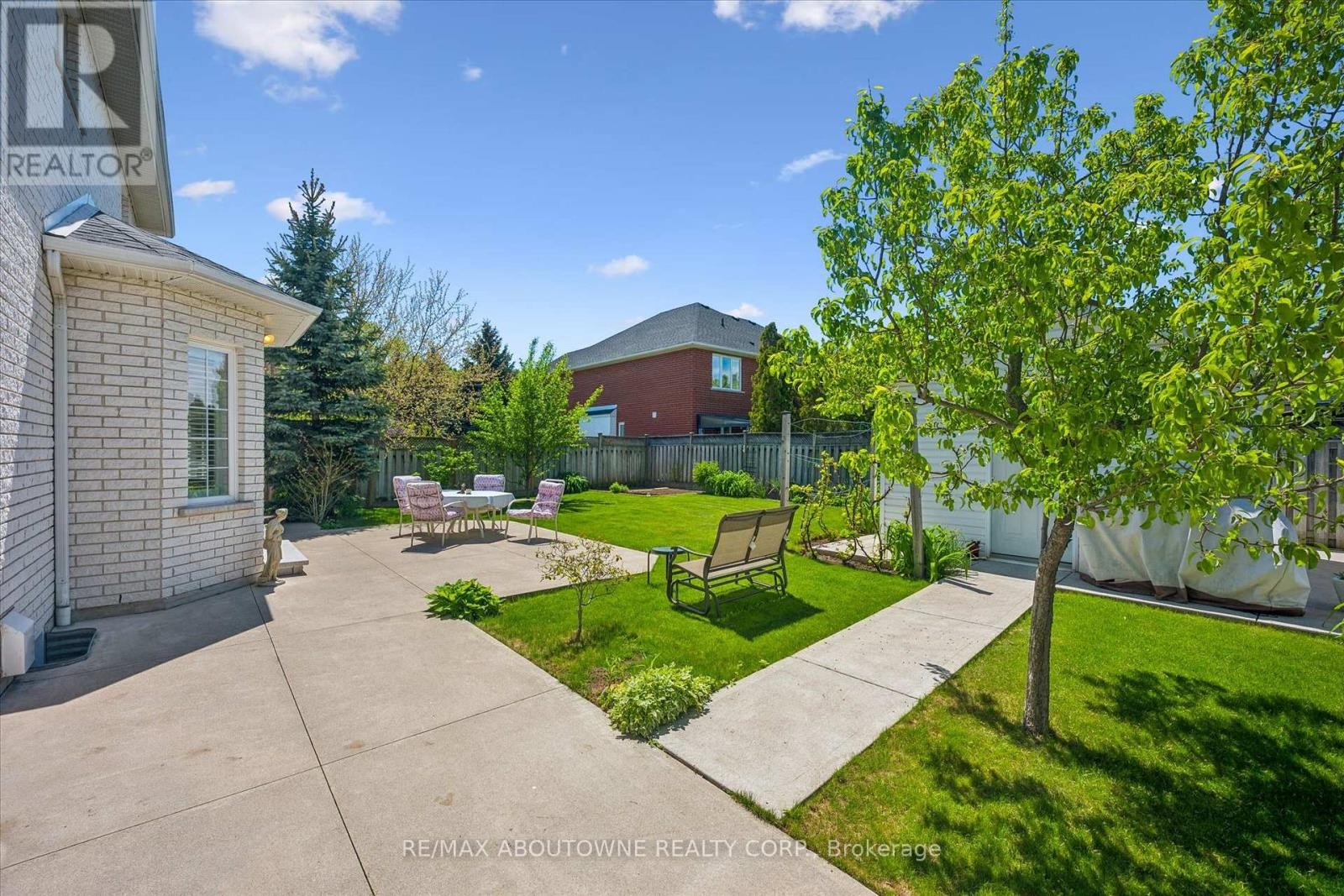 












6 FOURSEASONS DRIVE

,
Hamilton (Winona),




Ontario
L8E5Y5

