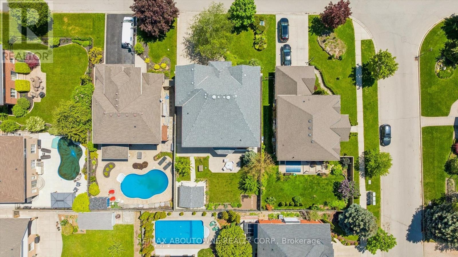 












6 FOURSEASONS DRIVE

,
Hamilton (Winona),




Ontario
L8E5Y5

