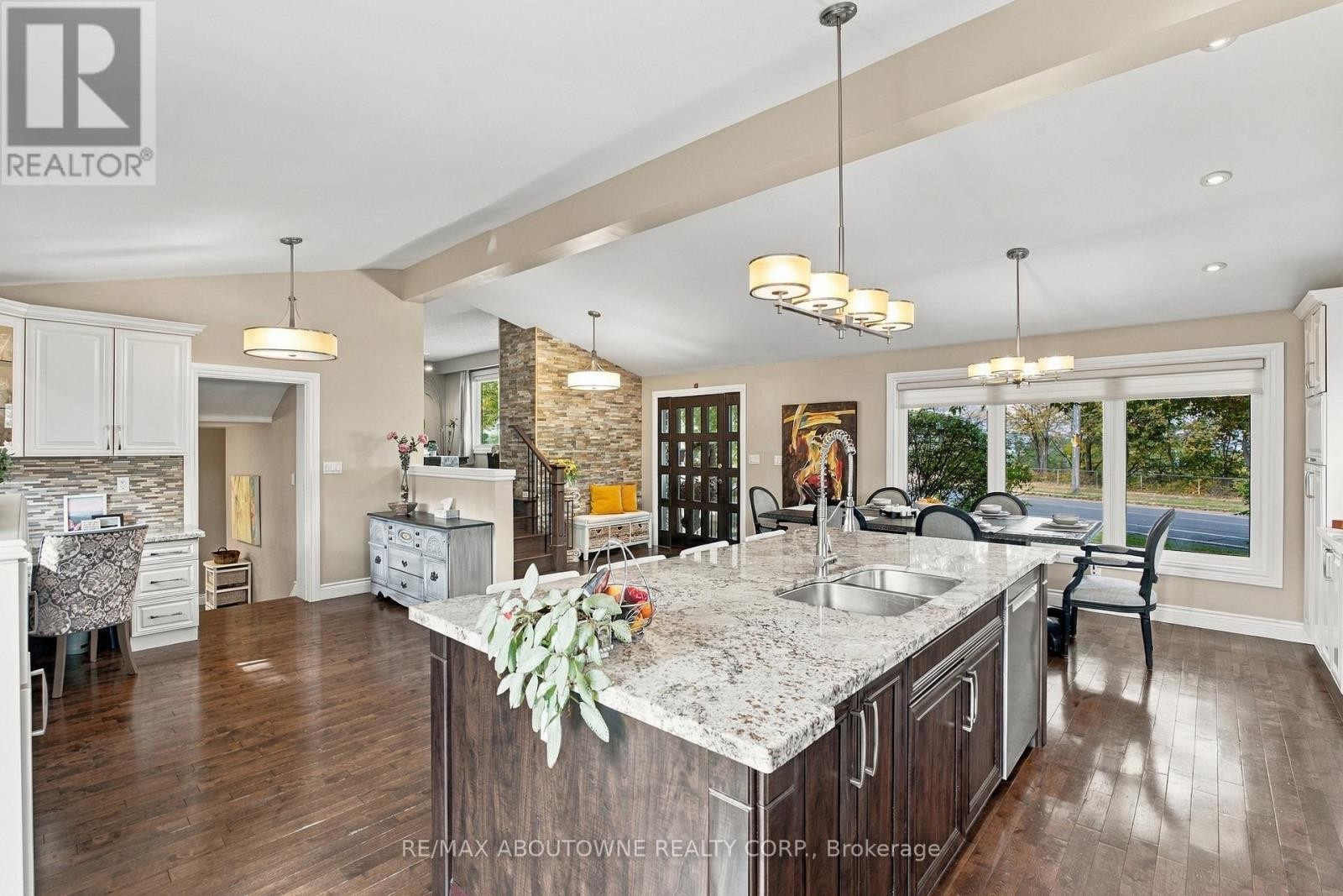 












617 SCENIC DRIVE

,
Hamilton (Westcliffe),




Ontario
L9C1H2

