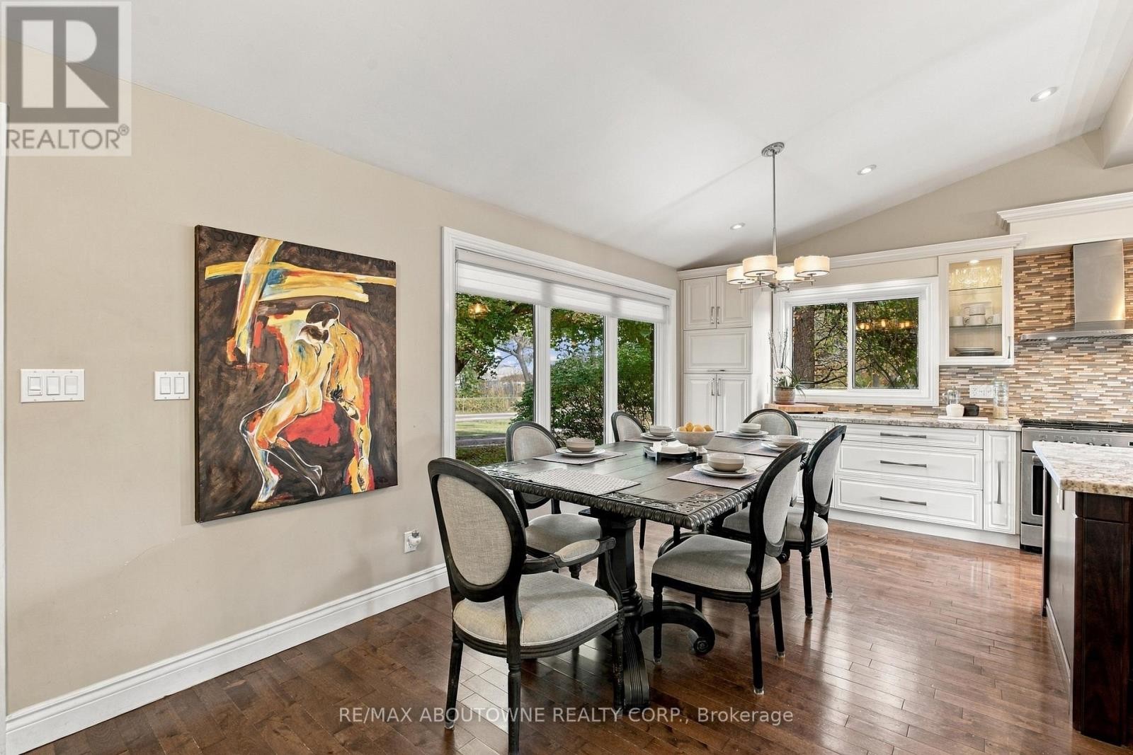 












617 SCENIC DRIVE

,
Hamilton (Westcliffe),




Ontario
L9C1H2


