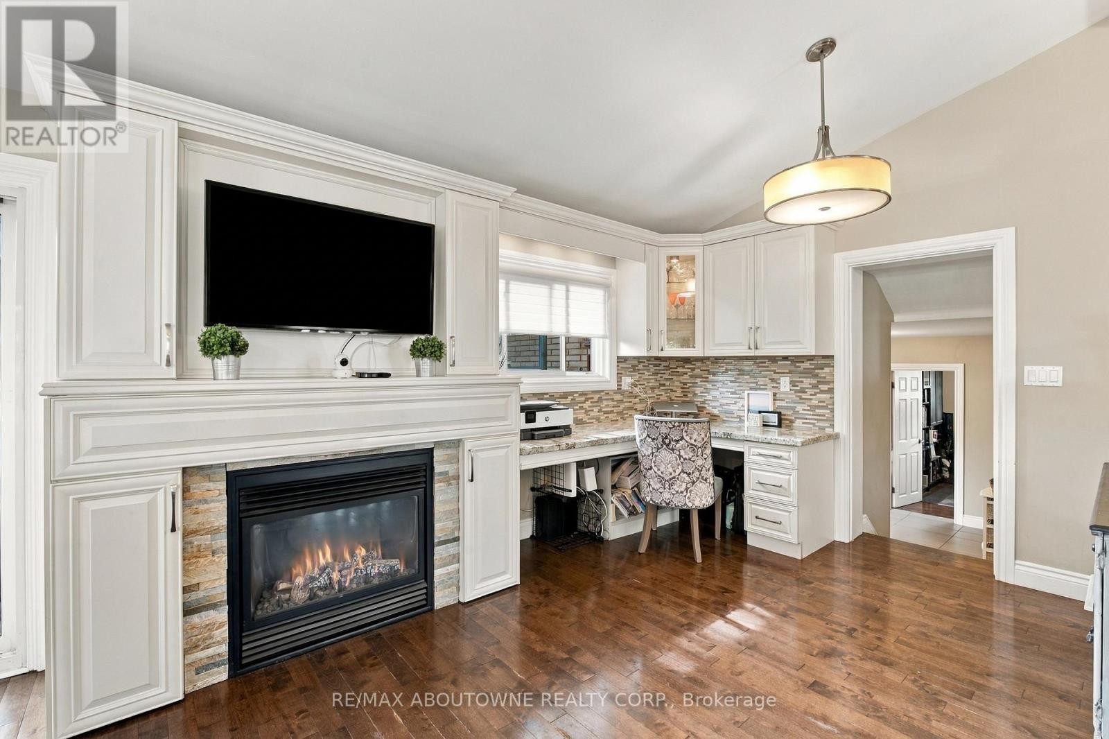 












617 SCENIC DRIVE

,
Hamilton (Westcliffe),




Ontario
L9C1H2

