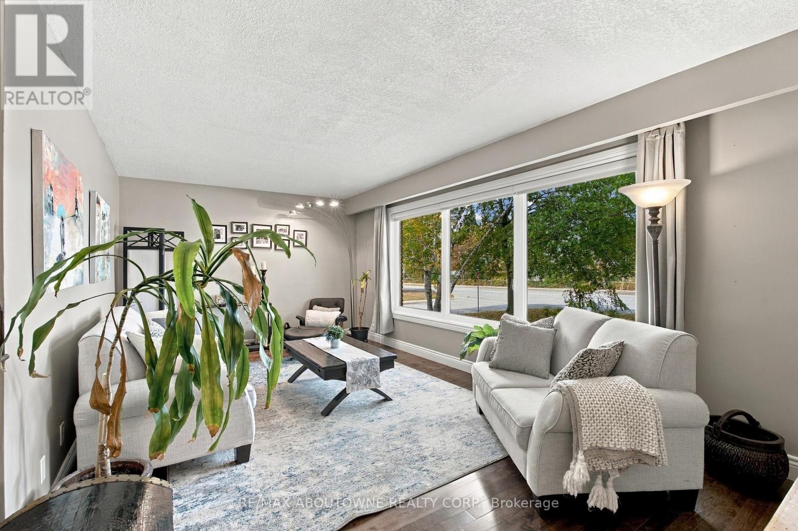 












617 SCENIC DRIVE

,
Hamilton (Westcliffe),




Ontario
L9C1H2

