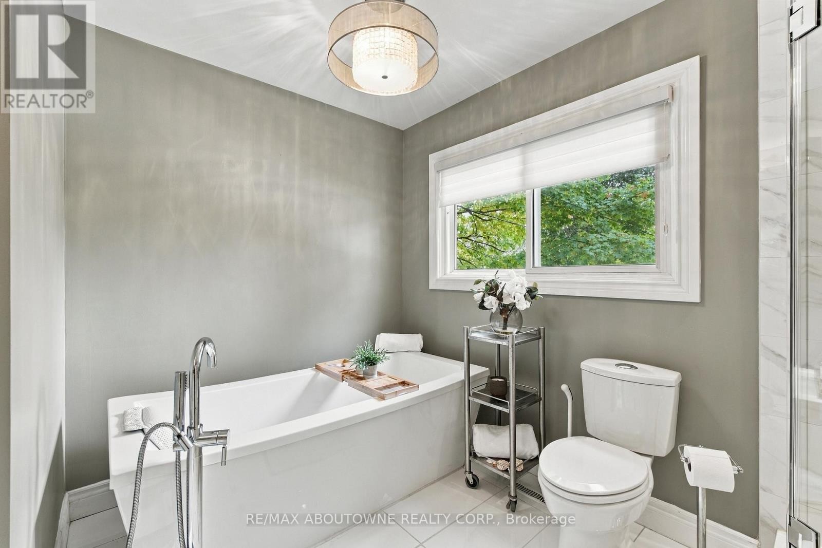 












617 SCENIC DRIVE

,
Hamilton (Westcliffe),




Ontario
L9C1H2

