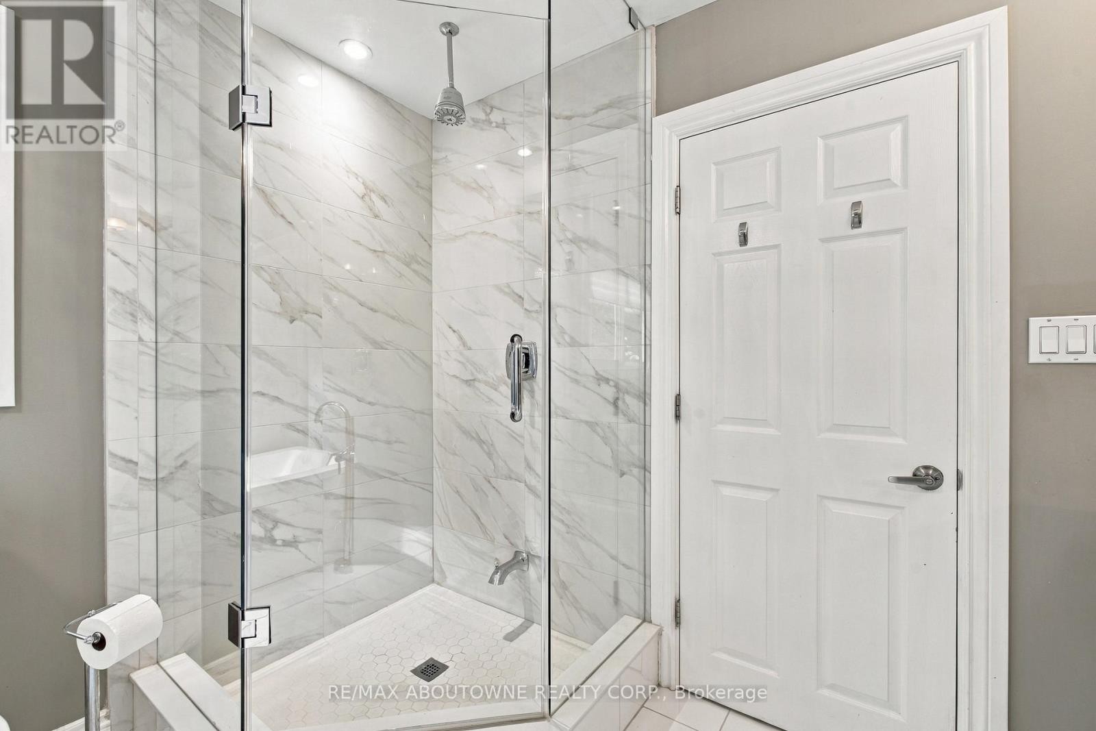 












617 SCENIC DRIVE

,
Hamilton (Westcliffe),




Ontario
L9C1H2

