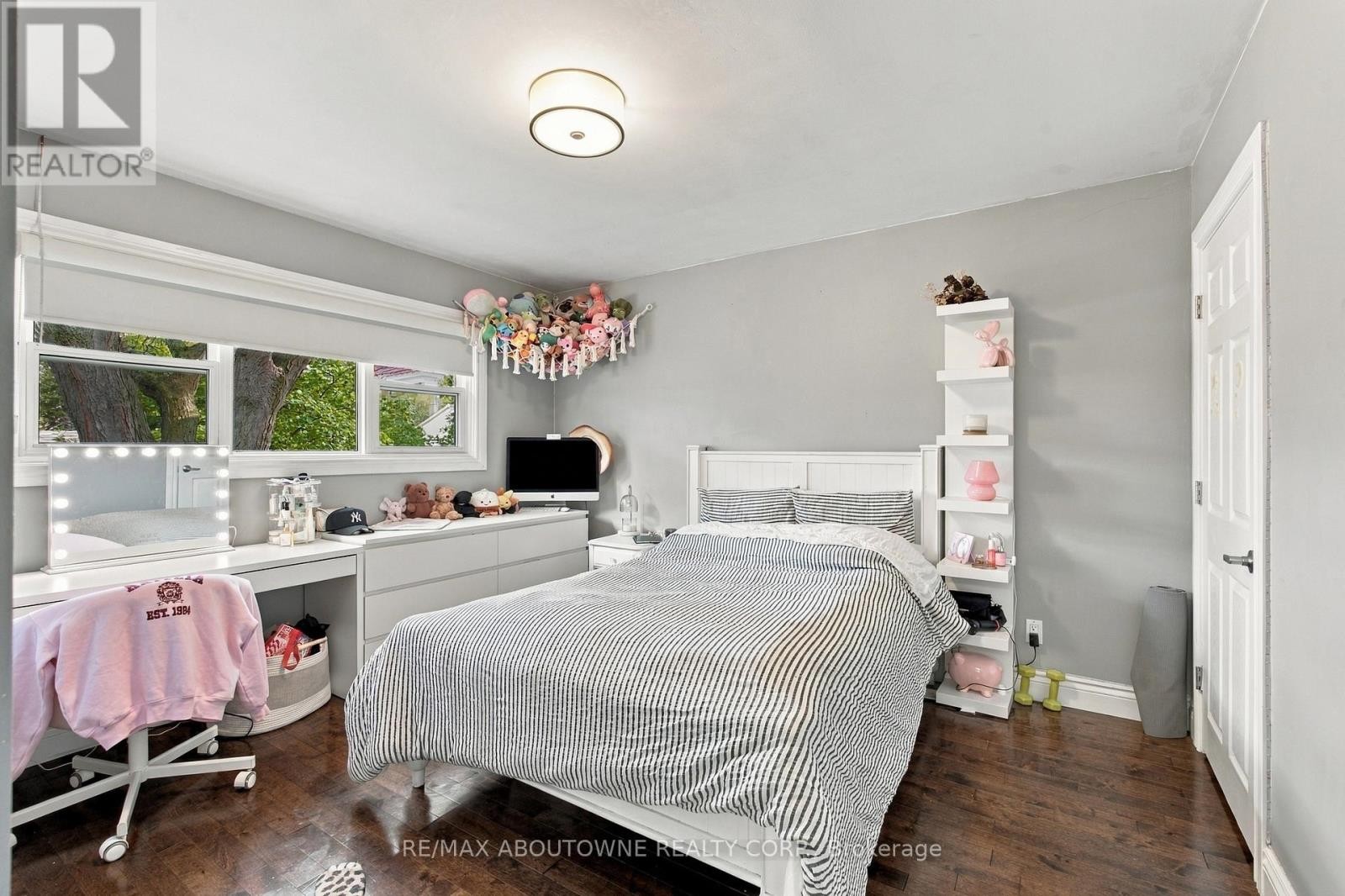 












617 SCENIC DRIVE

,
Hamilton (Westcliffe),




Ontario
L9C1H2

