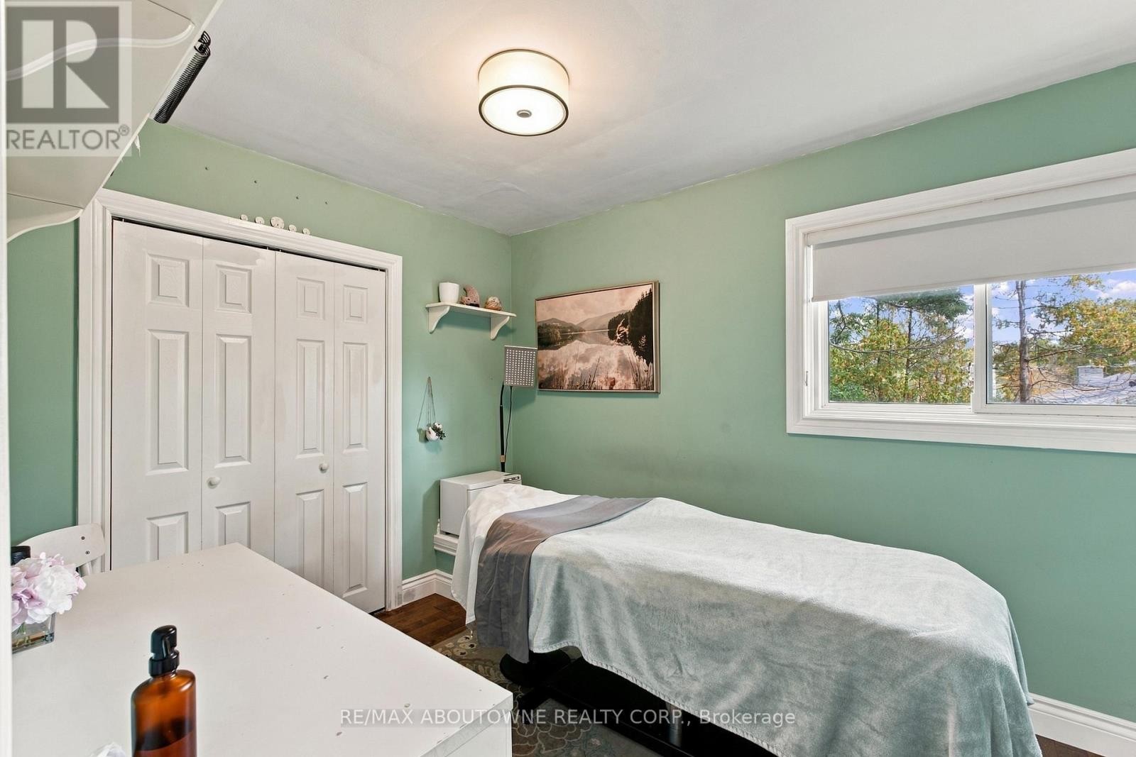 












617 SCENIC DRIVE

,
Hamilton (Westcliffe),




Ontario
L9C1H2

