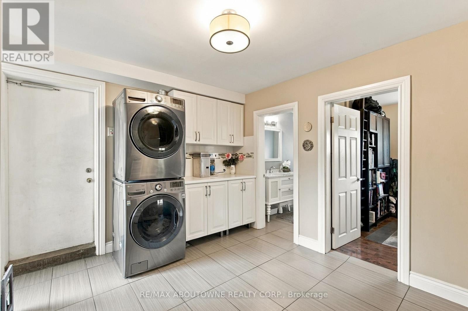 












617 SCENIC DRIVE

,
Hamilton (Westcliffe),




Ontario
L9C1H2

