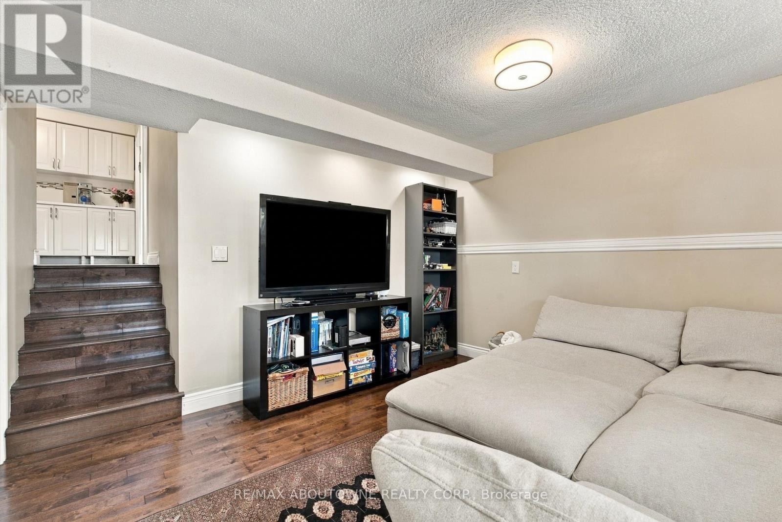 












617 SCENIC DRIVE

,
Hamilton (Westcliffe),




Ontario
L9C1H2

