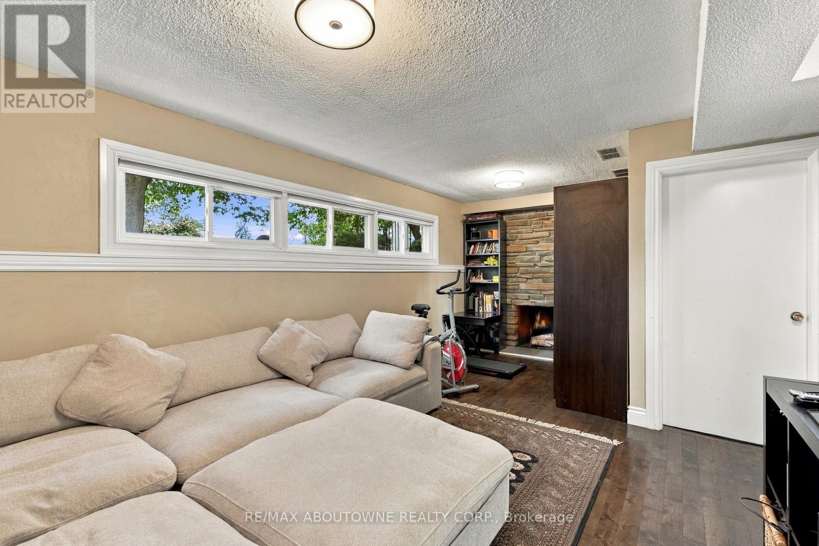 












617 SCENIC DRIVE

,
Hamilton (Westcliffe),




Ontario
L9C1H2

