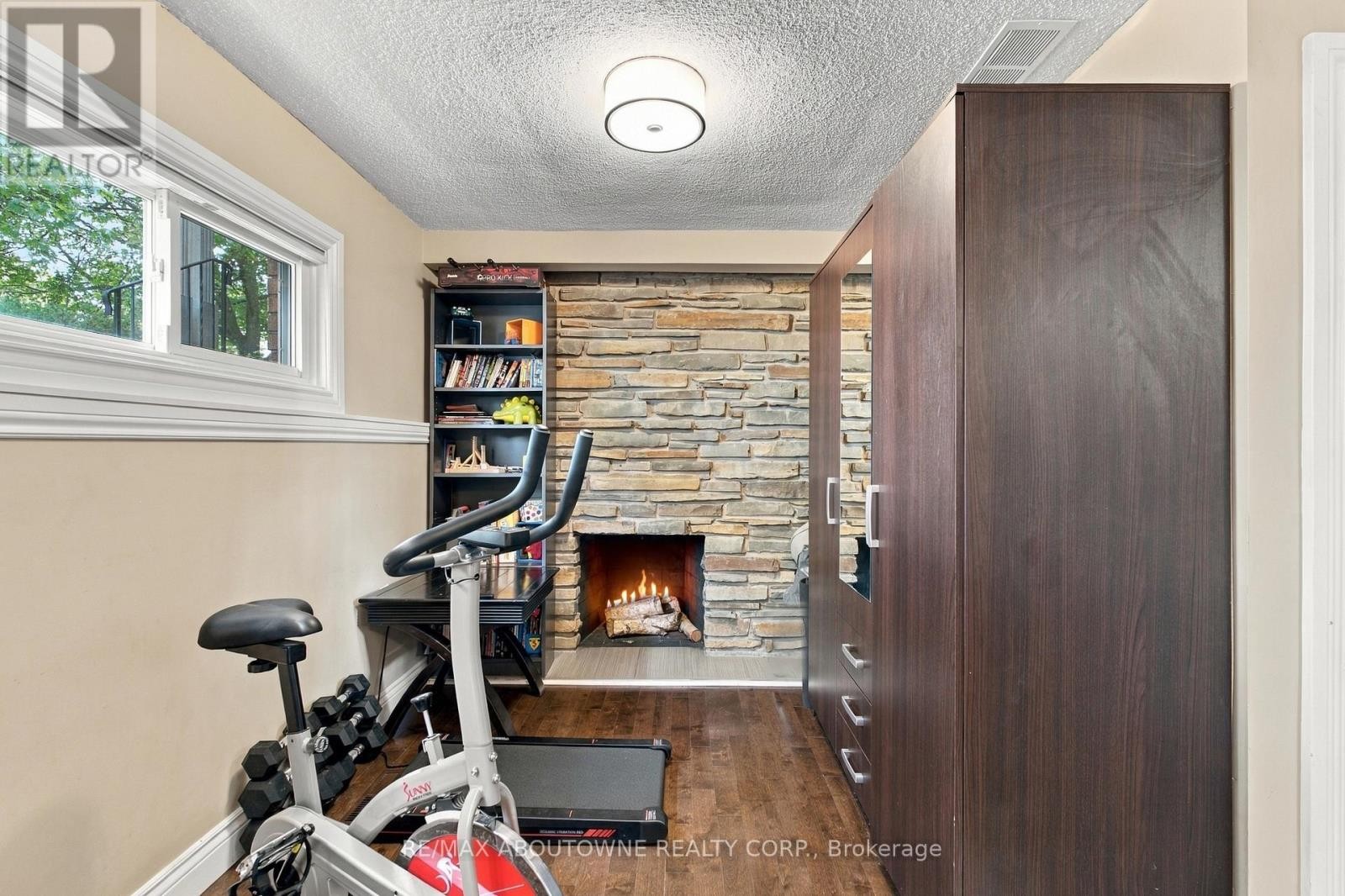 












617 SCENIC DRIVE

,
Hamilton (Westcliffe),




Ontario
L9C1H2

