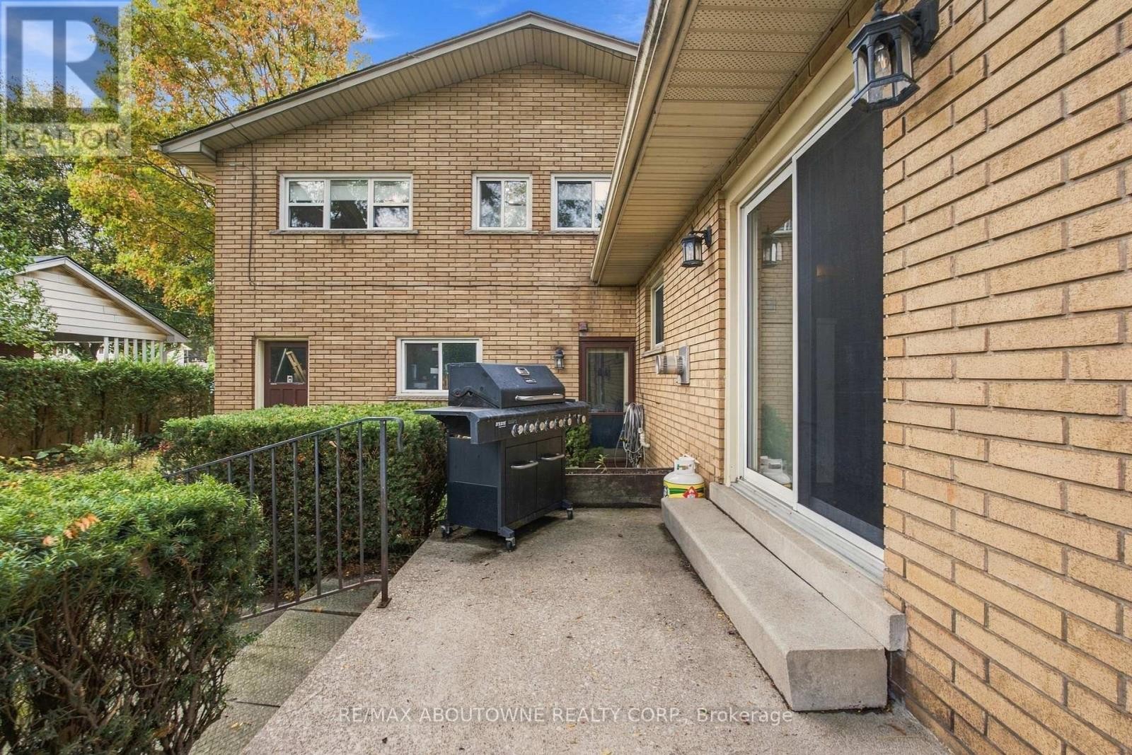 












617 SCENIC DRIVE

,
Hamilton (Westcliffe),




Ontario
L9C1H2

