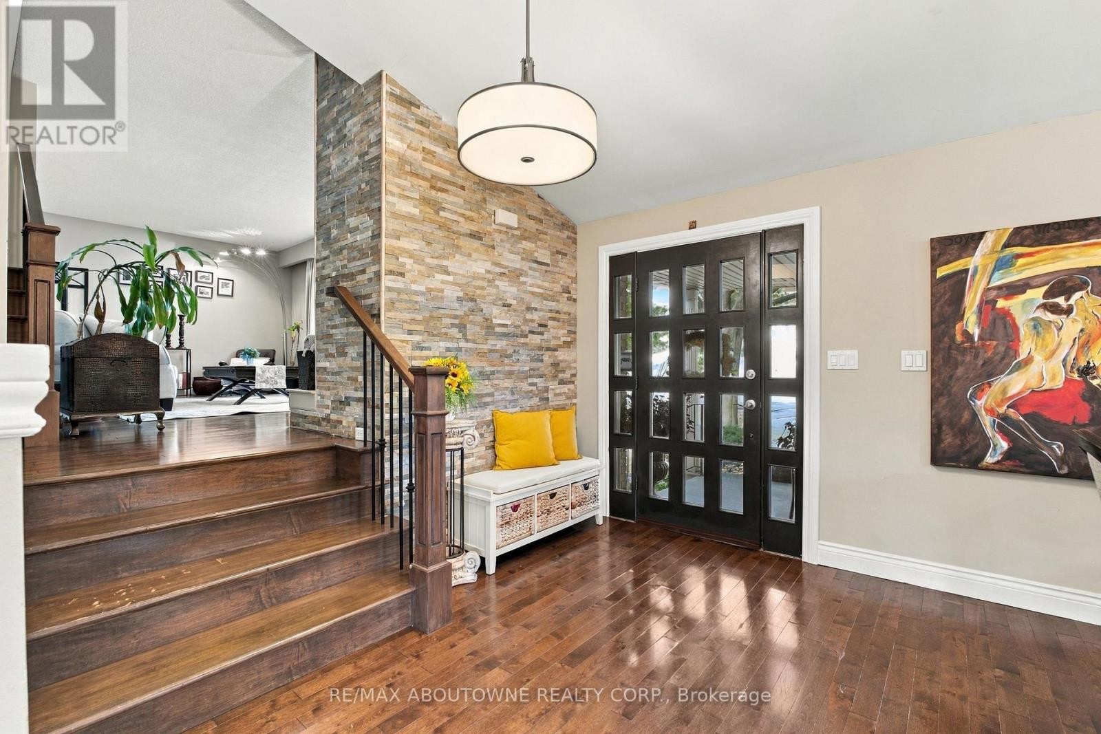 












617 SCENIC DRIVE

,
Hamilton (Westcliffe),




Ontario
L9C1H2

