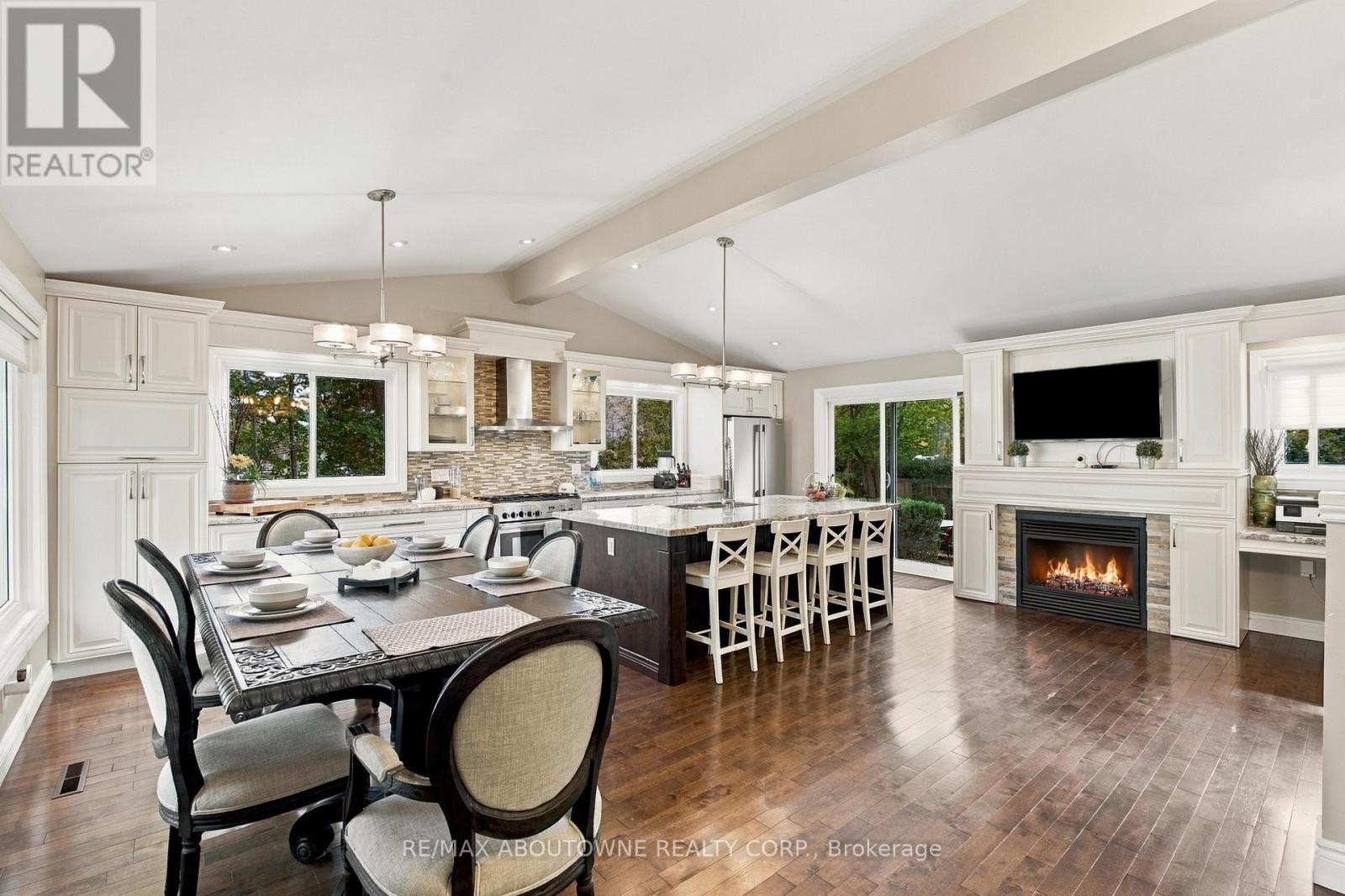 












617 SCENIC DRIVE

,
Hamilton (Westcliffe),




Ontario
L9C1H2

