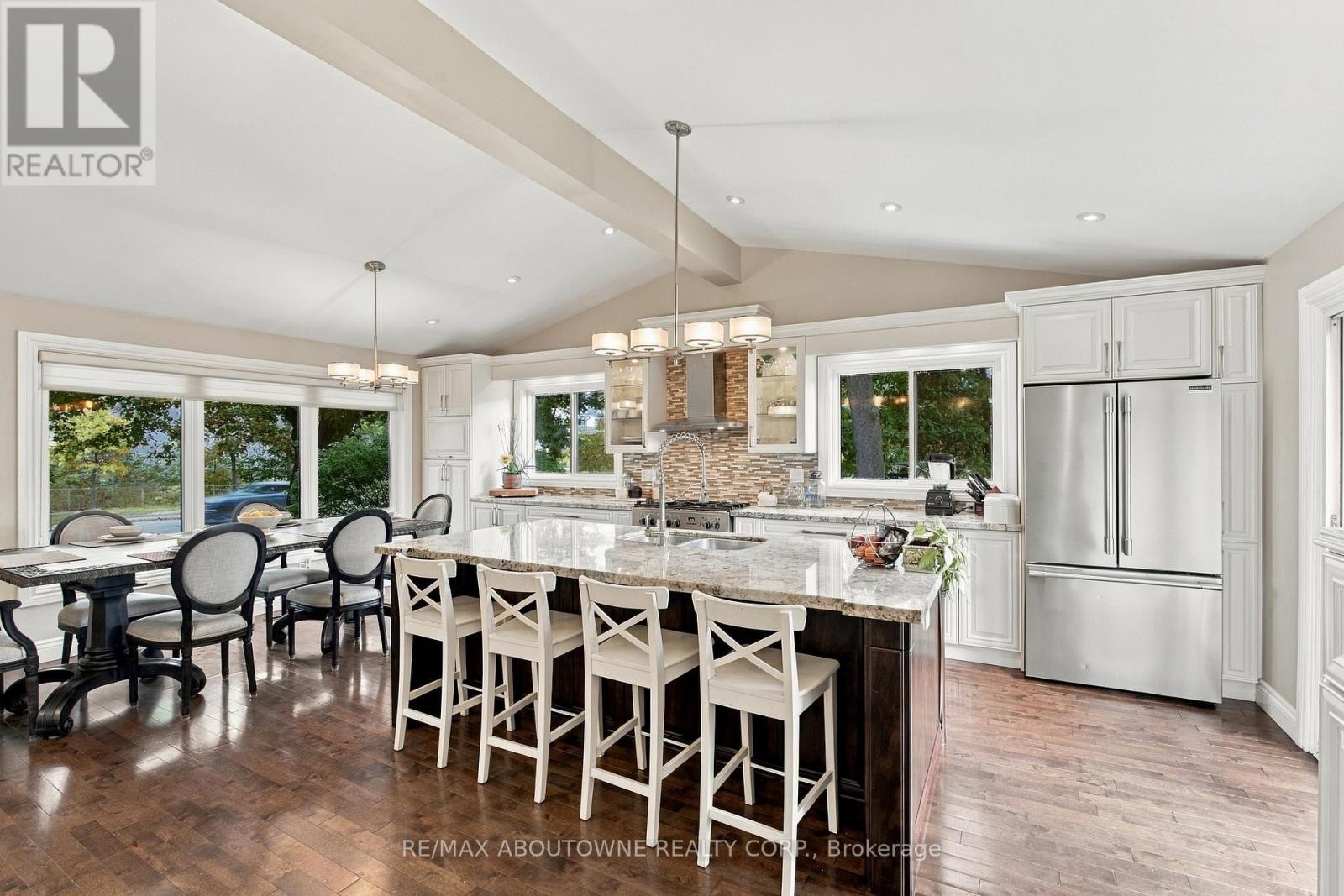 












617 SCENIC DRIVE

,
Hamilton (Westcliffe),




Ontario
L9C1H2

