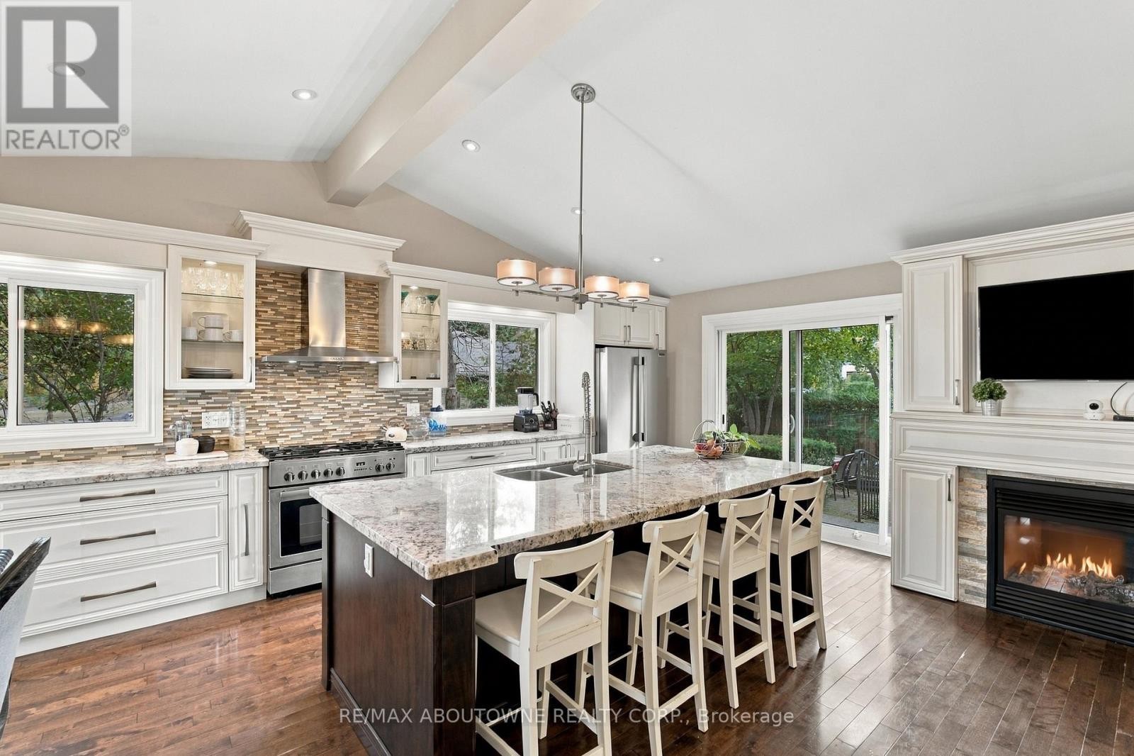 












617 SCENIC DRIVE

,
Hamilton (Westcliffe),




Ontario
L9C1H2

