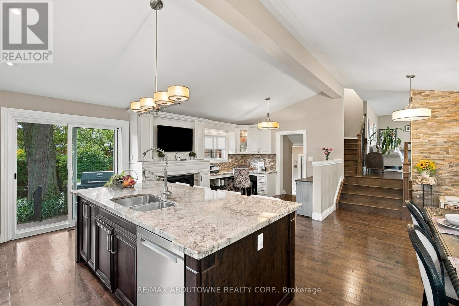 












617 SCENIC DRIVE

,
Hamilton (Westcliffe),




Ontario
L9C1H2

