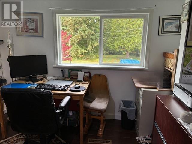 












5277 ARMSTRONG CRT

,
Powell River,




British Columbia
V8A4H2

