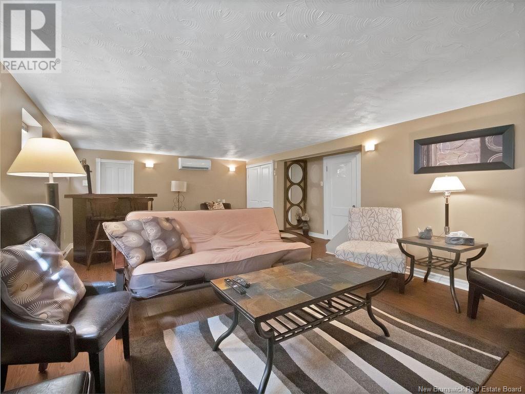 












173 Church

,
Moncton,




New Brunswick
E1C4Z8

