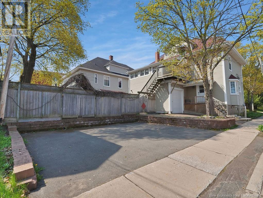 












173 Church

,
Moncton,




New Brunswick
E1C4Z8

