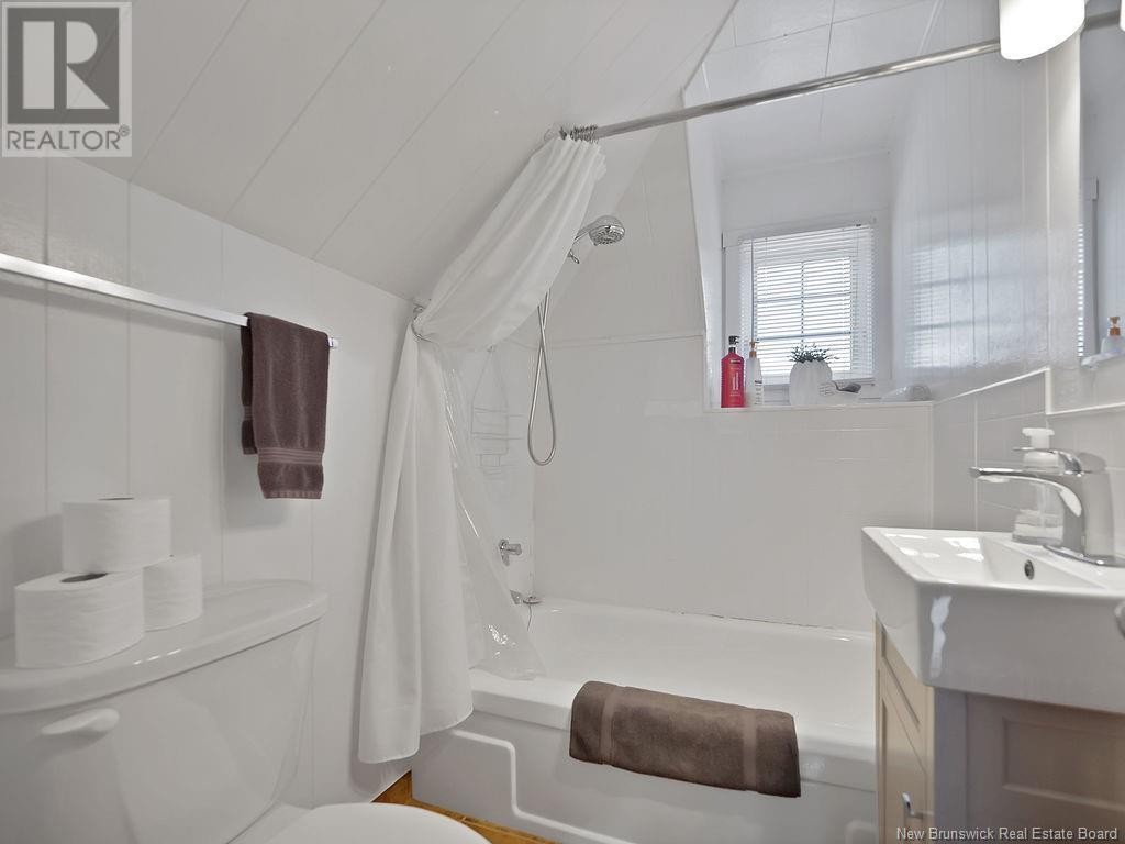 












173 Church

,
Moncton,




New Brunswick
E1C4Z8

