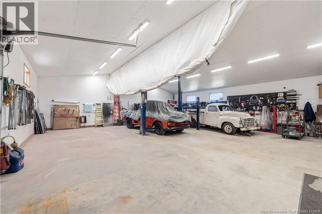 












2401 NB-132 Route

,
Greater Lakeburn,




New Brunswick
E1H4Z7

