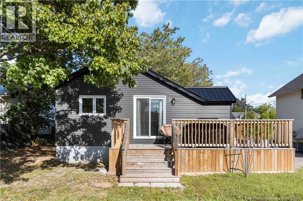 












48 Eighth Street

,
Moncton,




New Brunswick
E1E3E9

