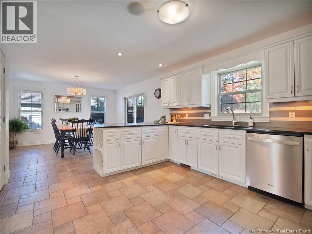 












94 du Golf

,
Dieppe,




New Brunswick
E1A8J6

