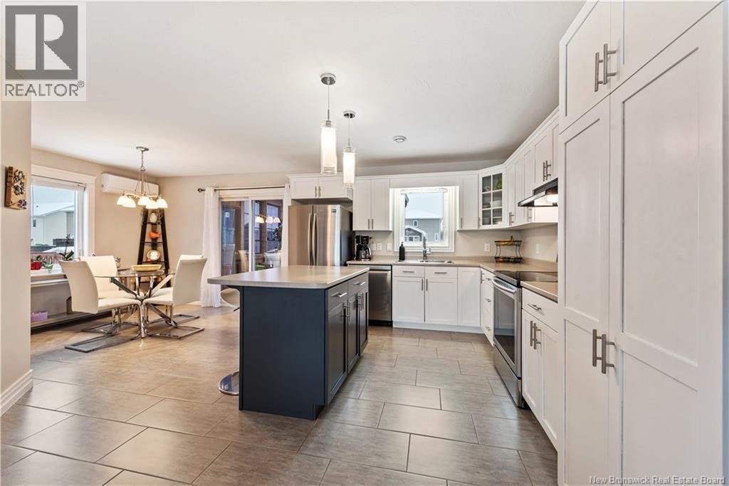 












98 O'Neill Street

,
Moncton,




New Brunswick
E1A9M1

