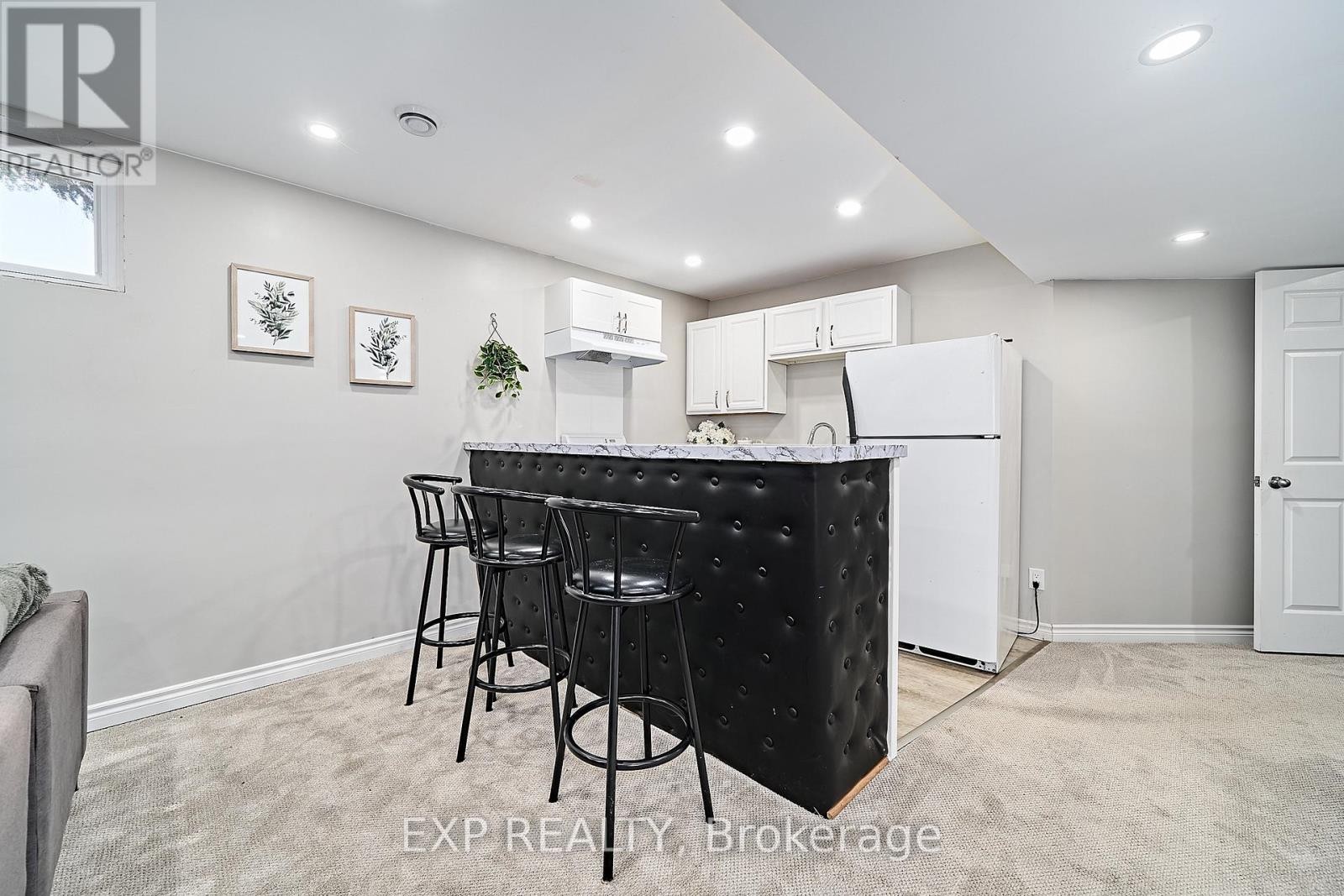 












9 HILDA AVENUE

,
Uxbridge,




Ontario
L9P1R2

