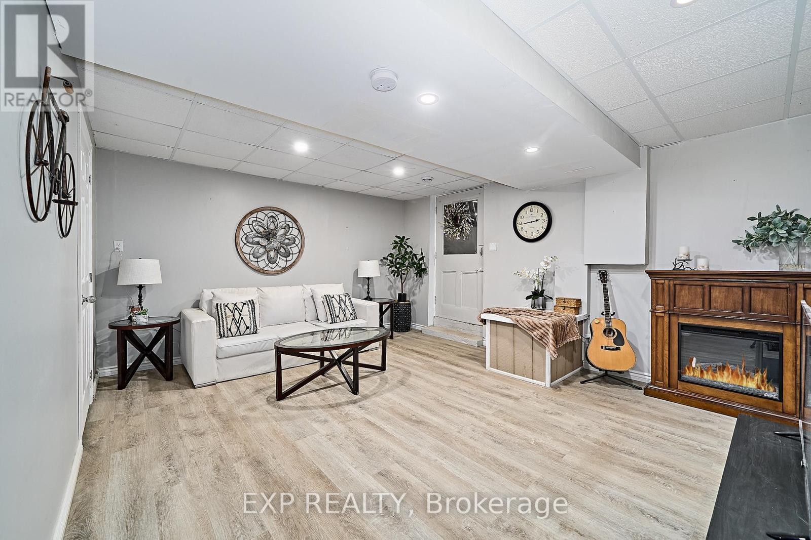 












9 HILDA AVENUE

,
Uxbridge,




Ontario
L9P1R2

