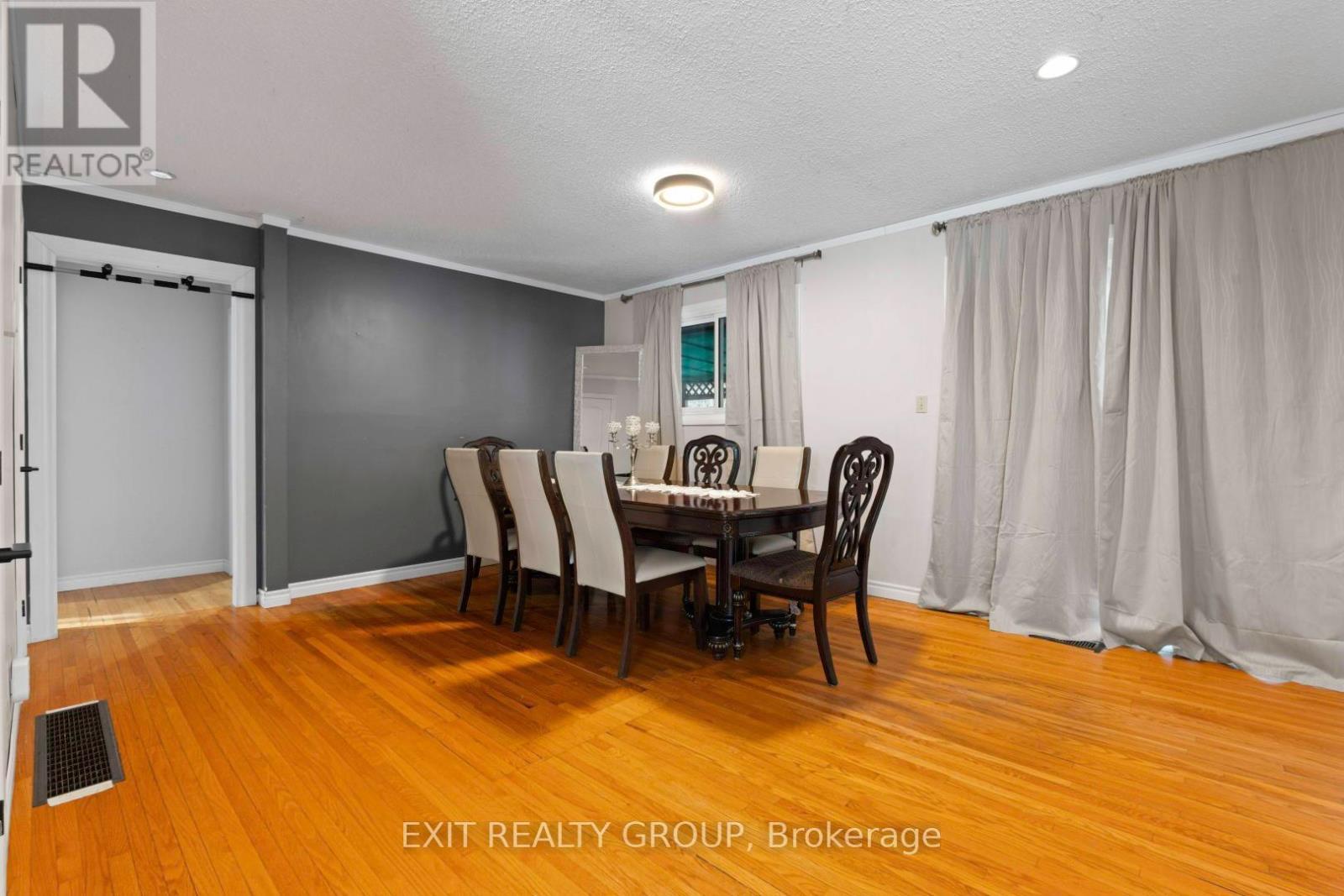 












4 WALDEN CIRCLE

,
Belleville (Belleville Ward),




Ontario
K8P2C3

