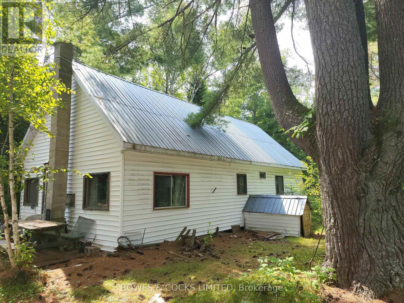












24 ROBINSON ROAD

,
Hastings Highlands (Monteagle Ward),




Ontario
K0L2S0

