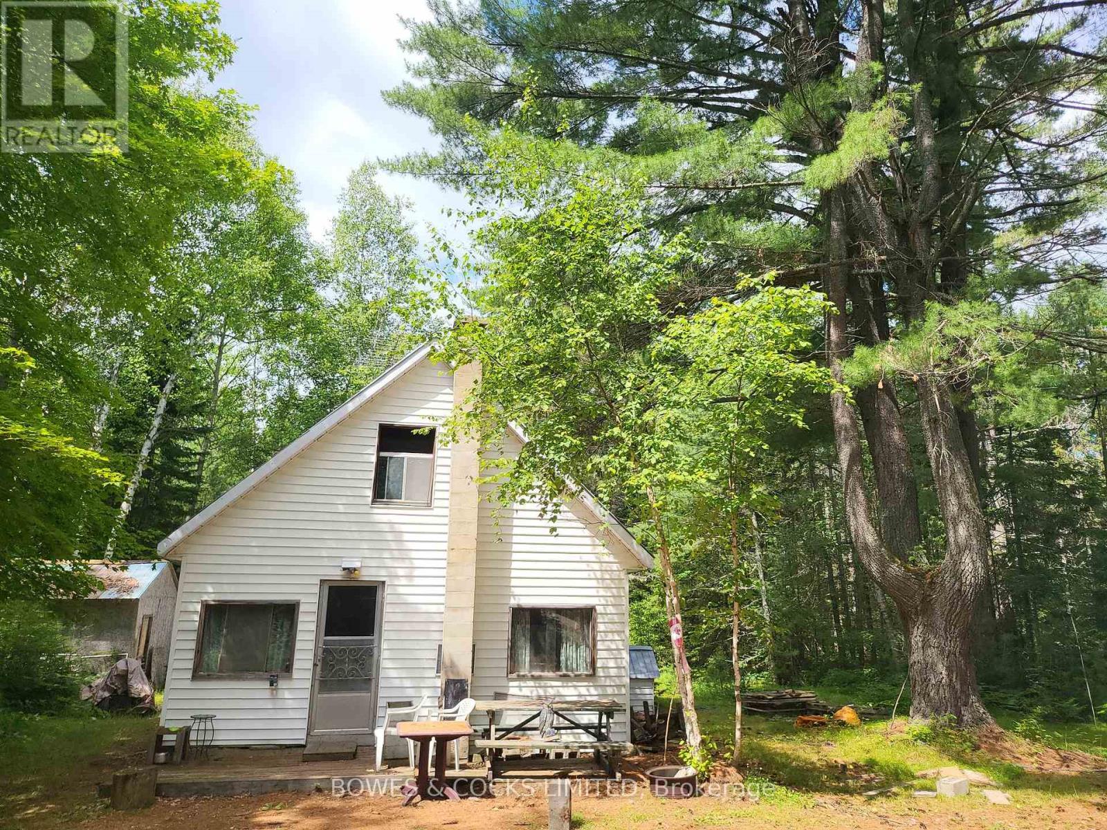 












24 ROBINSON ROAD

,
Hastings Highlands (Monteagle Ward),




Ontario
K0L2S0

