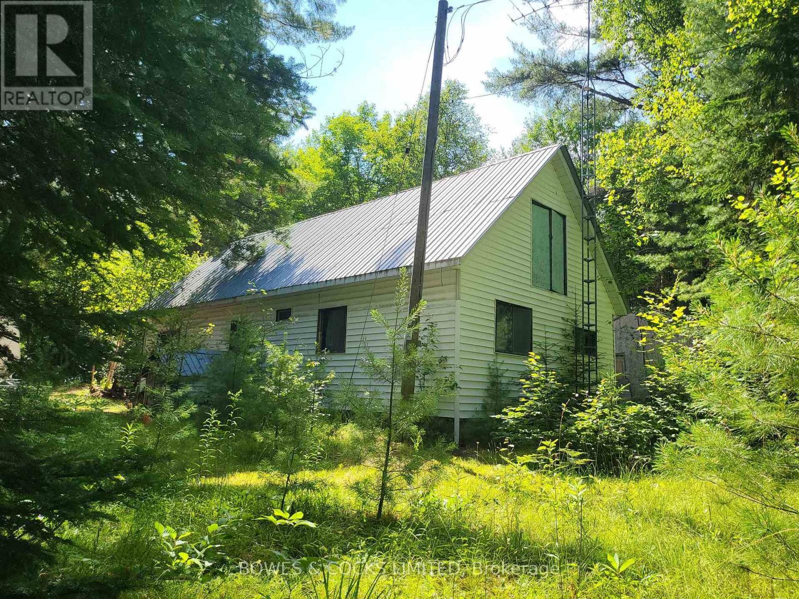 












24 ROBINSON ROAD

,
Hastings Highlands (Monteagle Ward),




Ontario
K0L2S0

