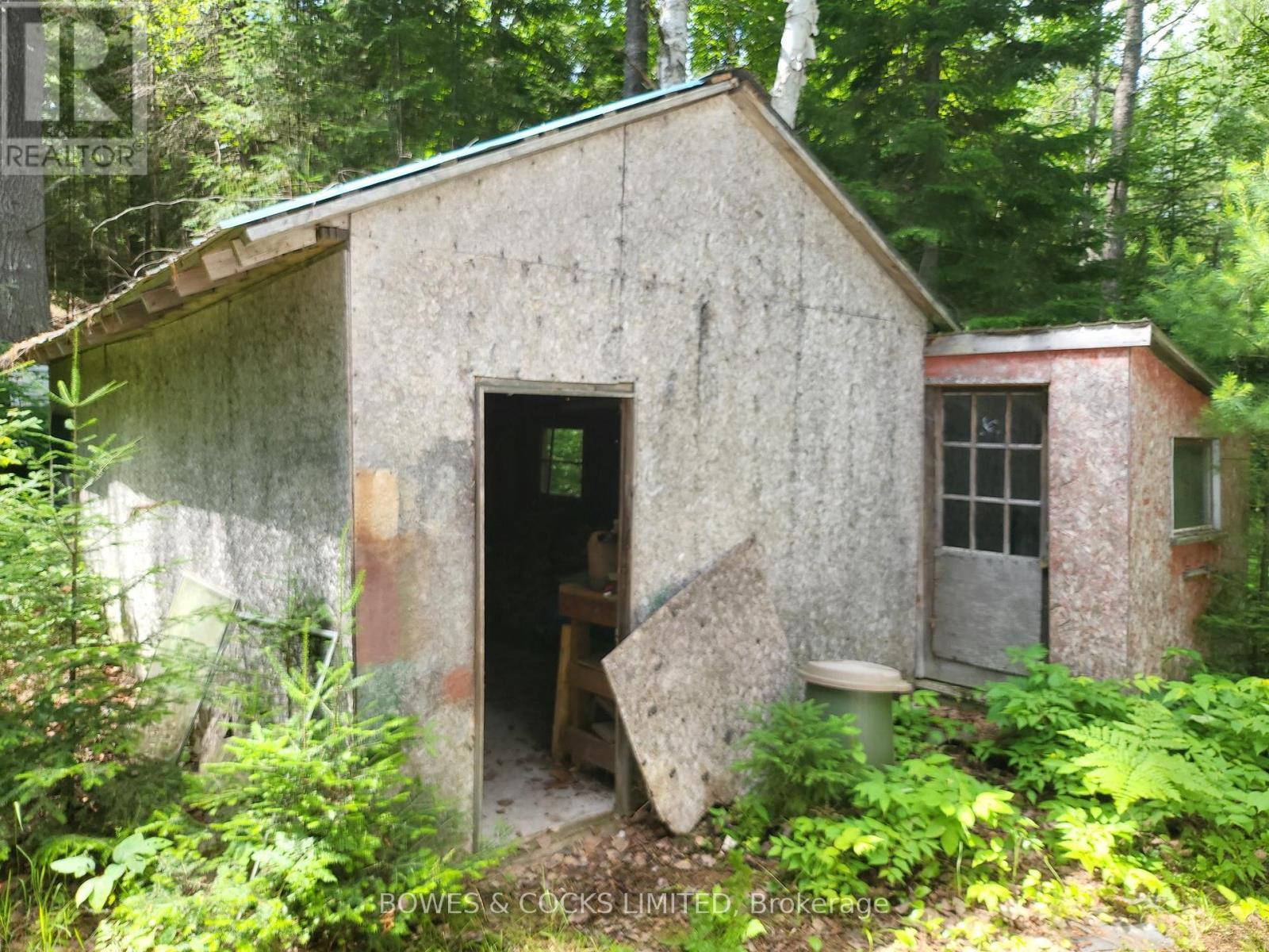 












24 ROBINSON ROAD

,
Hastings Highlands (Monteagle Ward),




Ontario
K0L2S0

