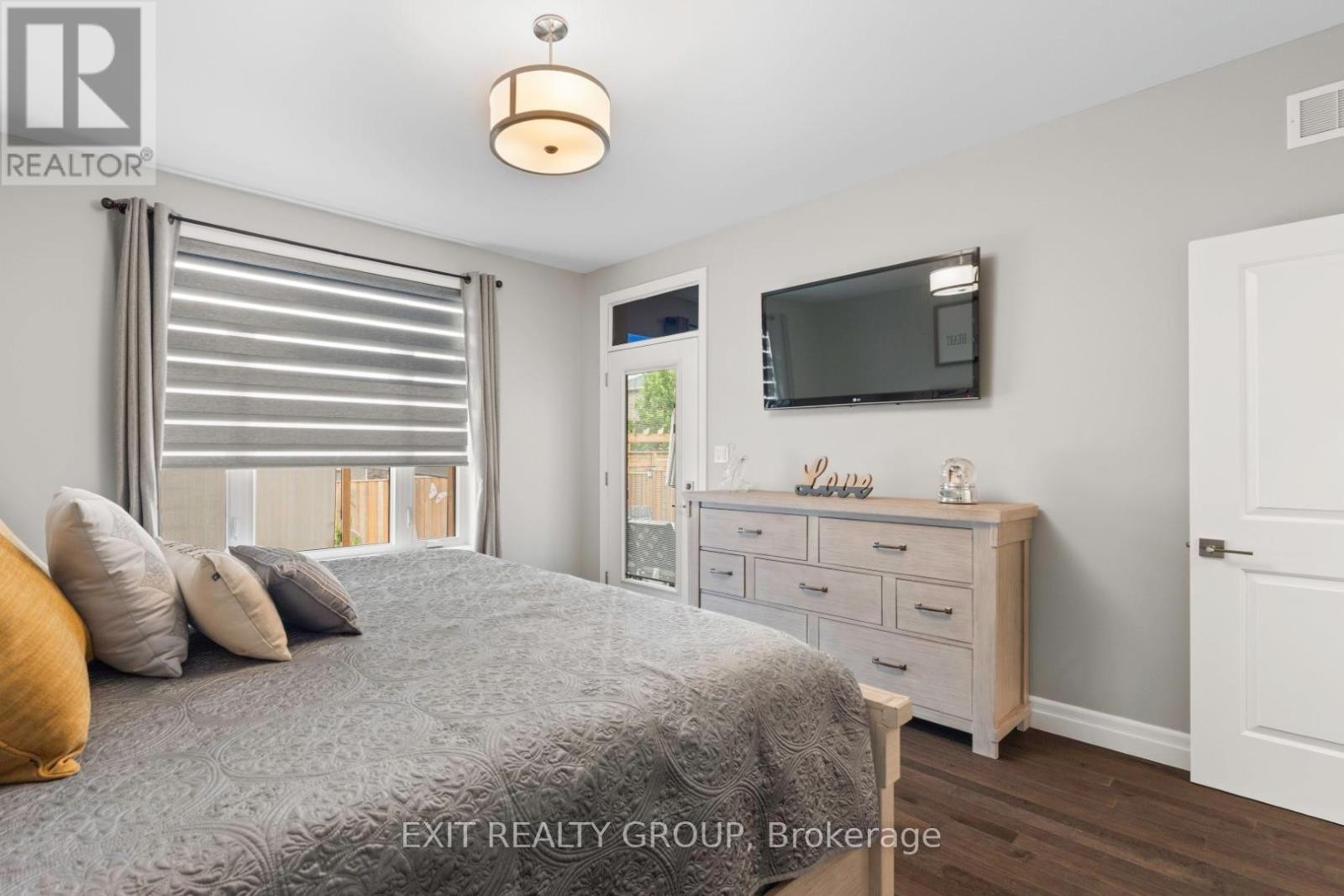 












86 ESSEX DRIVE

,
Belleville,




Ontario
K8N0J1

