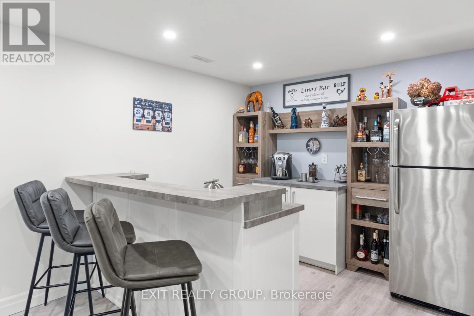 












86 ESSEX DRIVE

,
Belleville,




Ontario
K8N0J1

