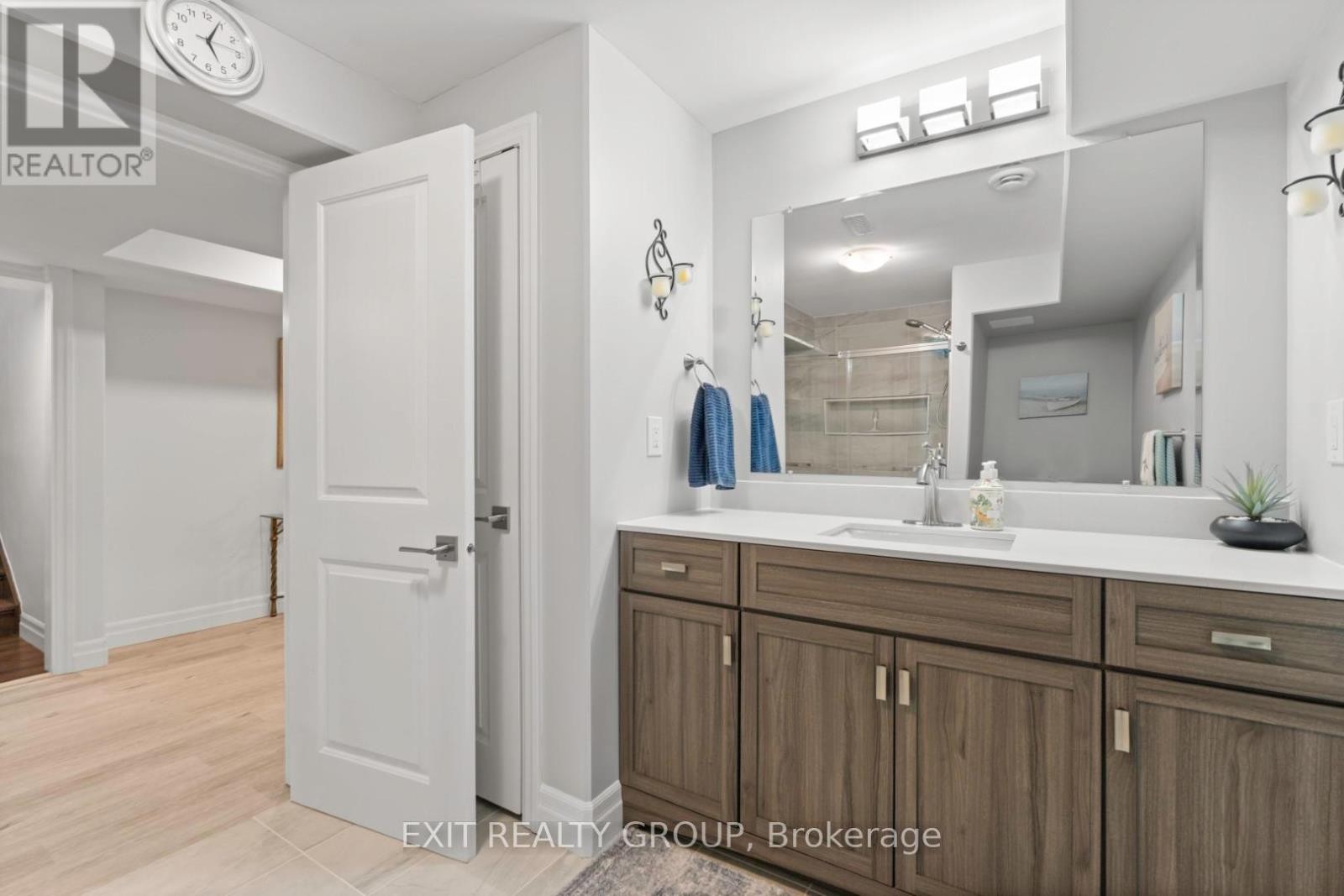 












86 ESSEX DRIVE

,
Belleville,




Ontario
K8N0J1

