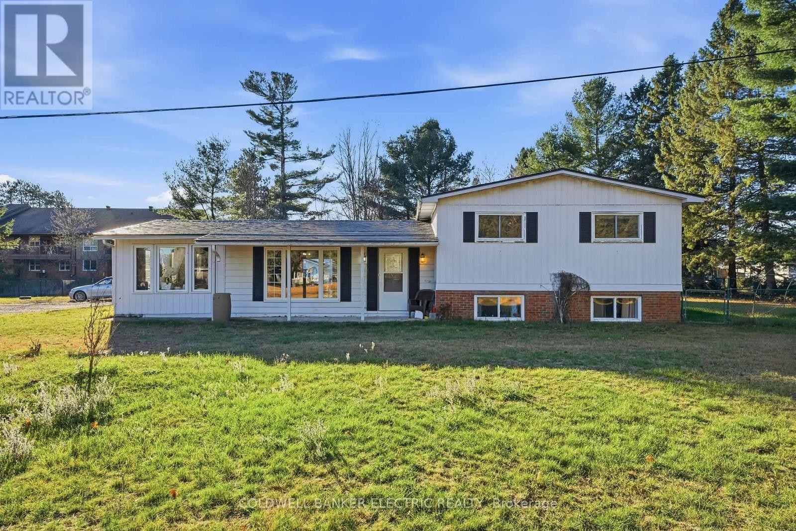 












62 AIRPORT ROAD

,
Addington Highlands (Addington Highlands),




Ontario
K0H2G0

