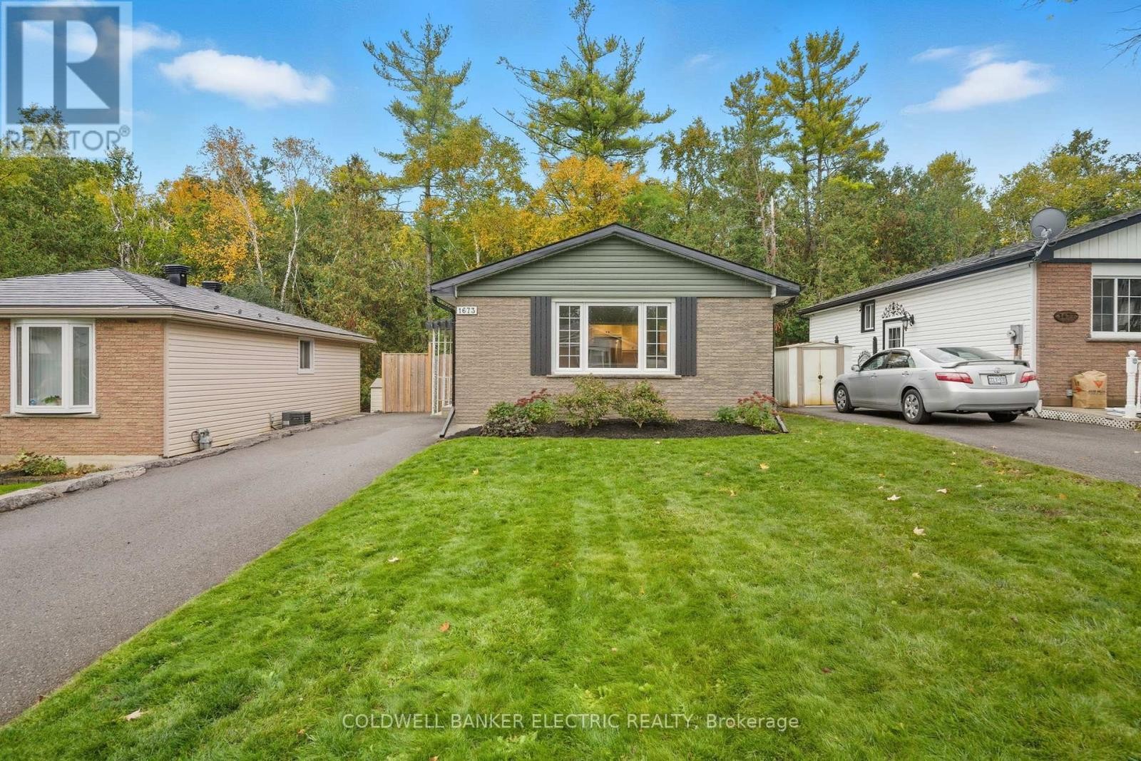 












1673 REDWOOD DRIVE

,
Peterborough (Monaghan Ward 2),




Ontario
K9K1M2

